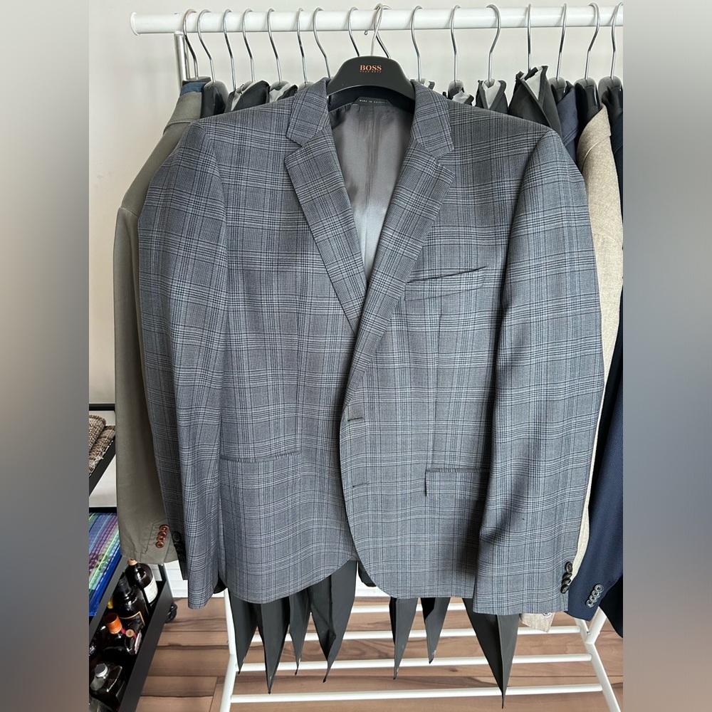 Hugo Boss Blue Plaid Blazer 42R US 100% Virgin Wool